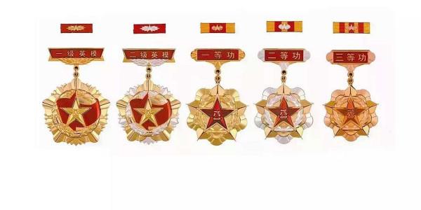 1953年，戰鬥英雄許長友為國捐軀，5年後首長卻發現他在糧庫站崗