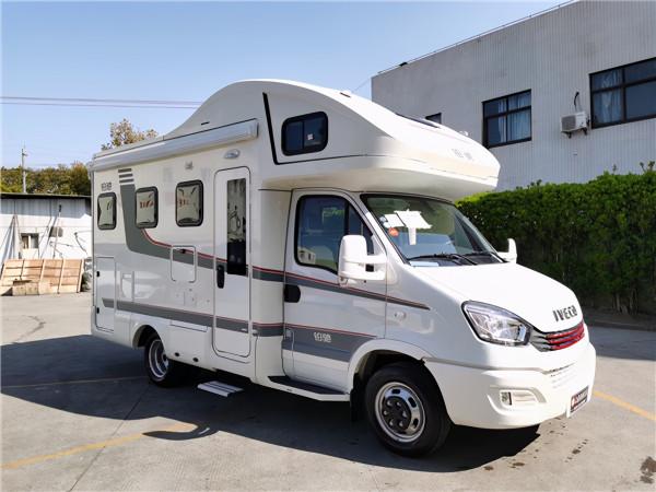 新款鉑馳旅行家雙拓展房車，國六依維柯歐勝首選房車