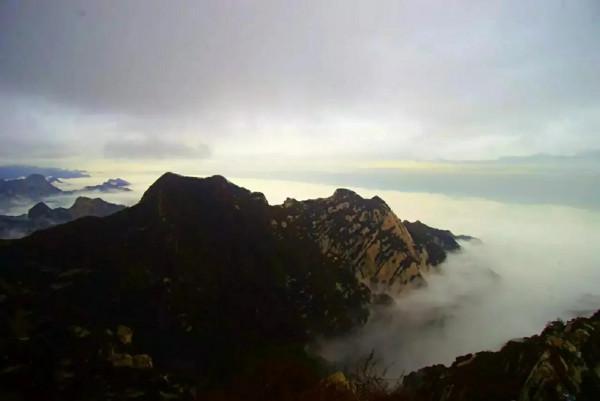 雨上華山長空棧道