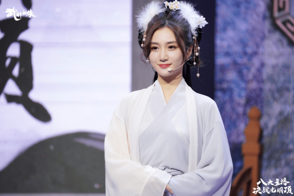 萬年非酋周淑怡突變歐洲人,在《武林閒俠》直播現場瘋狂抽金卡 萬年非酋周淑怡突變歐洲人,在《武林閒俠》直播現場瘋狂抽金卡