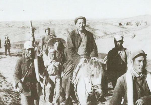 1954年,毛主席為什麼要決策成立新疆生產建設兵團? 1954年,毛主席為什麼要決策成立新疆生產建設兵團?