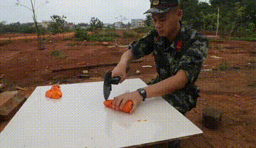 工兵鍬到底有多牛？這回算是開眼界了！