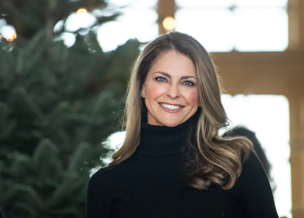 瑞典瑪德琳公主攜夫帶娃回孃家過聖誕節，仨萌娃呆萌可愛太搶鏡