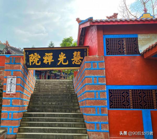 蜀中僅次於青城、峨眉的仙山，曾封山改造多年，重歸後遭遊客吐槽