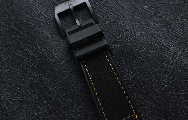 大型飛行員恆定動力陀飛輪腕錶，展現極致未來感