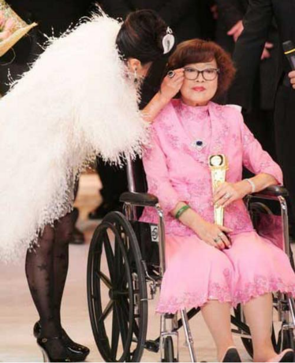 同樣是鄭少秋基因，把沈殿霞和官晶華的女兒一對比，差距就出來了