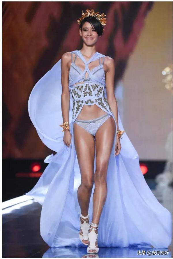 維密天使之長袍披風系,飛舞的衣襬是青春的腳步踏風而行 維密天使之長袍披風系,飛舞的衣襬是青春的腳步踏風而行