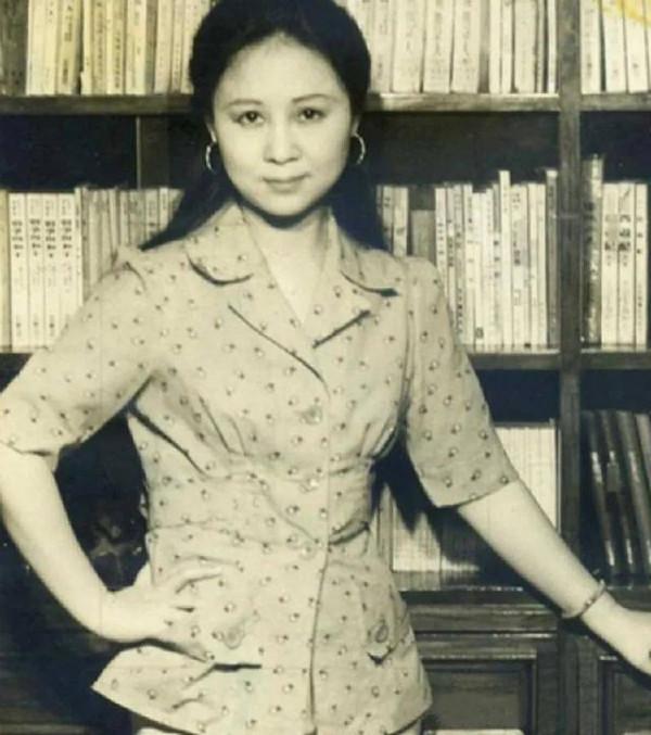 三年兩次自殺,搶別人老公,比瓊瑤劇更毀三觀的是瓊瑤 三年兩次自殺,搶別人老公,比瓊瑤劇更毀三觀的是瓊瑤