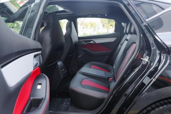 又一款運動家轎，1.5T爆184馬力，前後獨懸售價親民，實拍思皓曜