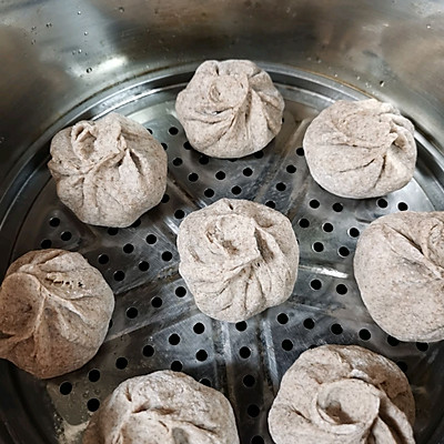 減肥無負擔的全麥酸菜牛肉包