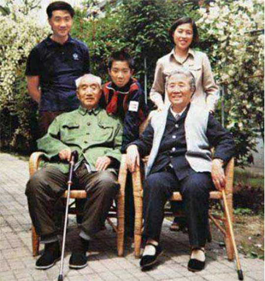 兒子首次領女朋友回家,徐向前親自下廚:滿眼綠油油,肉絲找不到 兒子首次領女朋友回家,徐向前親自下廚:滿眼綠油油,肉絲找不到