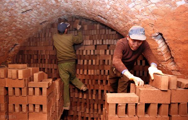 1971年,四川搬磚工吹牛暴露,竟是隱藏21年的土匪,身背19條人命 1971年,四川搬磚工吹牛暴露,竟是隱藏21年的土匪,身背19條人命