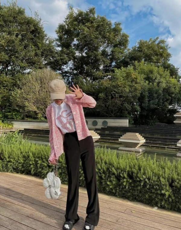 吳昕素顏也太美啦！和明星好友聚會，不化妝也能凹時尚造型太開掛