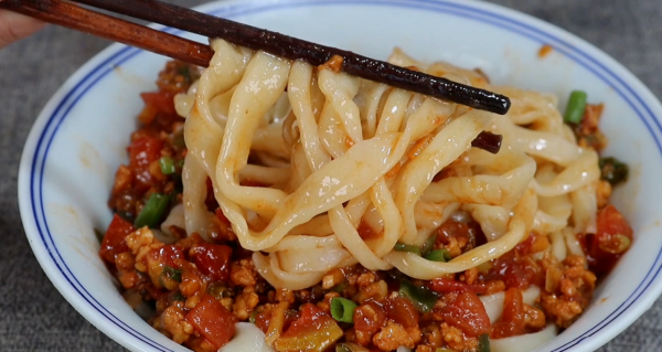 喜歡吃麵條不要出去買了，不用手擀，比拉麵還好吃，爽滑筋道