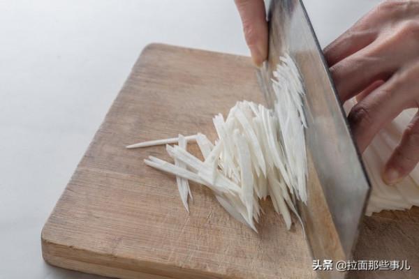 同樣是買菜板,不同材質區別大,誰好誰壞,搞懂了再買不吃虧 同樣是買菜板,不同材質區別大,誰好誰壞,搞懂了再買不吃虧