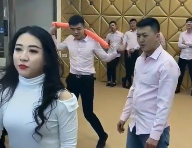 被馬洪濤要求當場卸妝,遭二驢拳打腳踢的張開鳳,到底是男是女? 被馬洪濤要求當場卸妝,遭二驢拳打腳踢的張開鳳,到底是男是女?