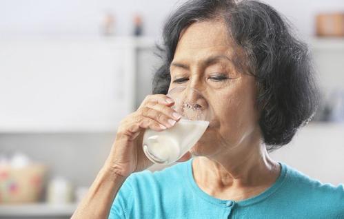 四種“偽養生”方法，或存在健康風險，提醒家人：別再傻傻堅持了