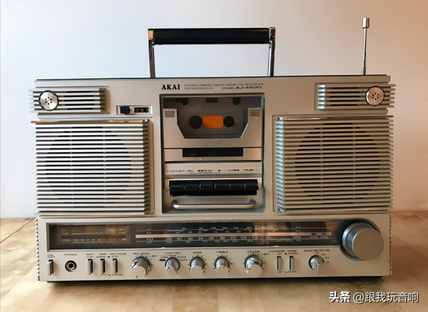 赤井Akai AJ-490FL 是一款80年代生產的老式收錄機音響 赤井Akai AJ-490FL 是一款80年代生產的老式收錄機音響