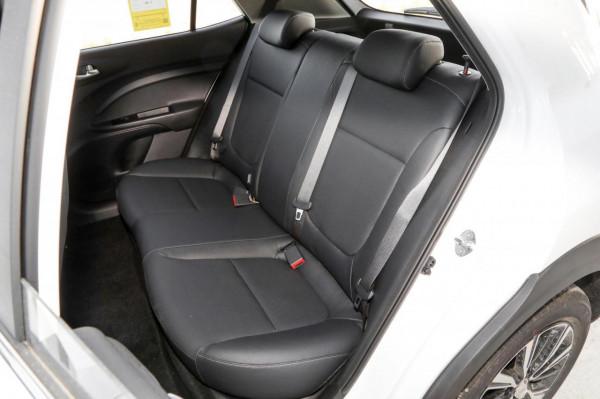 體驗起亞奕跑，小型SUV，外觀個性，搭載1.4L發動機