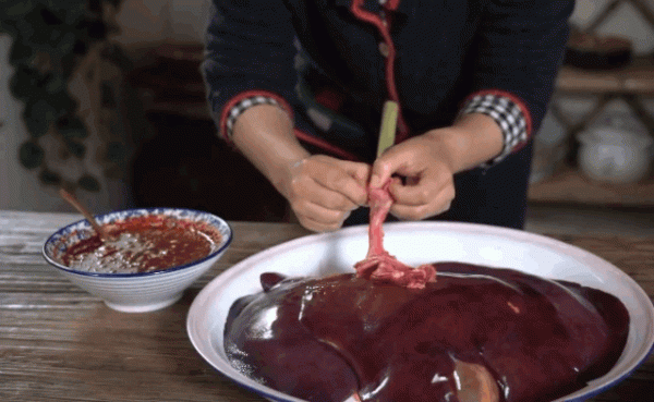 雲南特色美食——吹肝！我們不吹氣球，我們“吹肝”