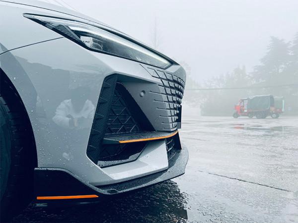 電動尾翼/閥門排氣/彈射起步全部到位 首試全新長安UNI-V