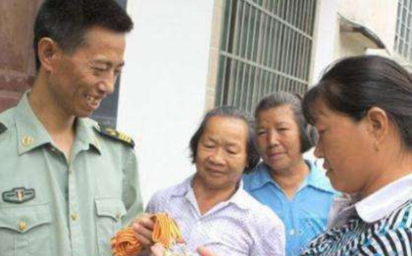 &OpenCurlyDoubleQuote;兵王&rdquo;王忠心：妻子&OpenCurlyDoubleQuote;笑話&rdquo;只長鬍子不長職位，退役後過得如何