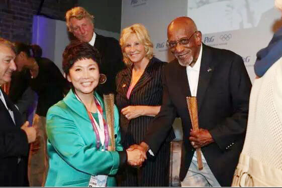 丁克20多年後，兩位央視主持人皆已後悔：沒孩子成了心裡的一道坎