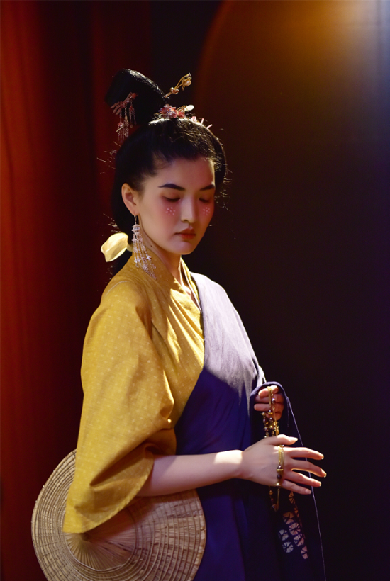 生活在左《九九消寒圖》New Hanfu系列主題釋出會