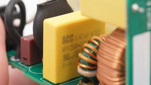 用料豪華，有錢果真可以為所欲為，微軟Xbox Series X主機電源拆解