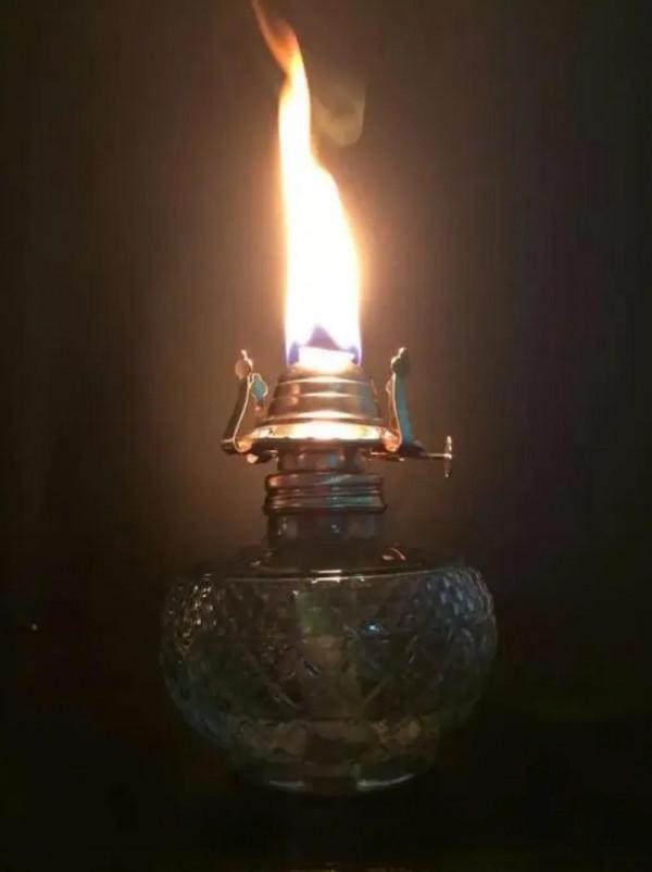 在古代沒有電，古人是不是一到天黑就睡覺呢？