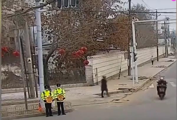 連美軍都能打哭的中國軍人，在國內咋就一點“威嚴”都沒了？