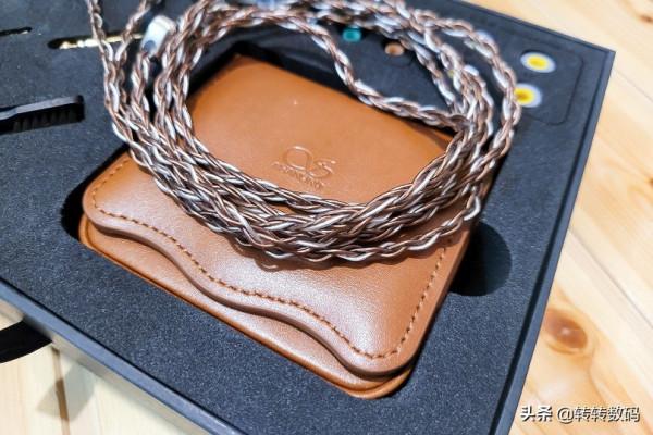 當鍍晶生物振膜雙動圈遇見四動鐵，山靈ME800六單元圈鐵小試