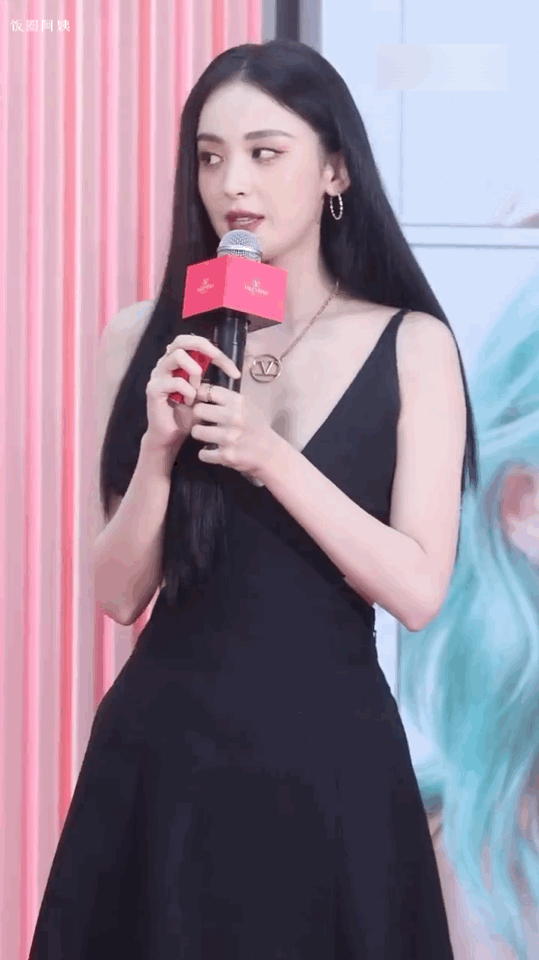 黑長直女星高圓圓、劉亦菲、楊冪、娜扎，誰是你真正的女神？