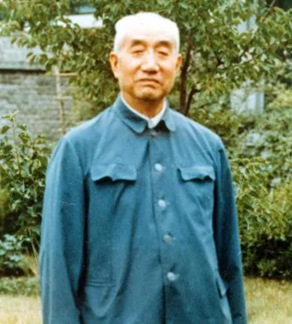 關麟徵宣佈蔣介石決定，會上哭聲一片，杜聿明回憶：我含淚登車