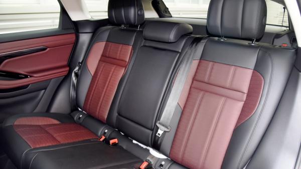 路虎極光L購車手冊:價格和BBA太接近,頂配價效比一般 路虎極光L購車手冊:價格和BBA太接近,頂配價效比一般