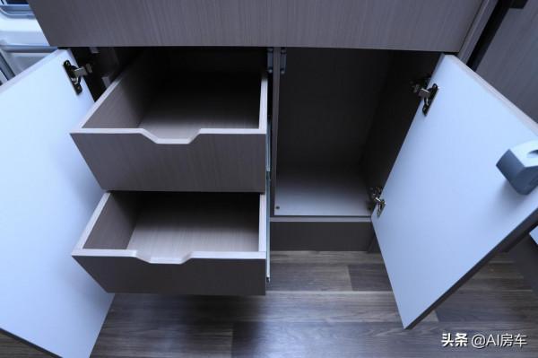 顏值超高還耐用，配自適應巡航、商務座和子母床，宇通經濟型房車