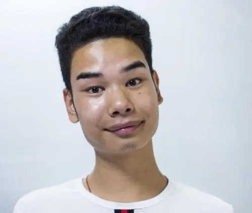 3年前，一夜爆火的“髮際線男孩”小吳，如今怎樣了？