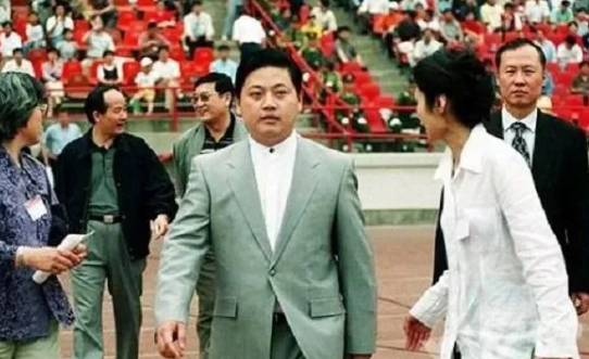 溫州首富:“膽大包天”的王均瑤 溫州首富:“膽大包天”的王均瑤