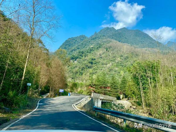 徒步成都大邑終南山，山高路遠無人煙，只有一座荒廢無人的道觀