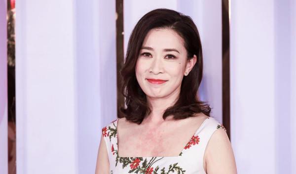 佘詩曼難擋甜美逆齡感,身姿優雅,宛若少女 佘詩曼難擋甜美逆齡感,身姿優雅,宛若少女