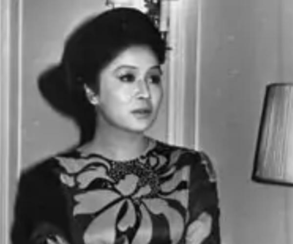 菲律賓前總統潛逃美國，下飛機時財產被沒收，光黃金就有300多箱