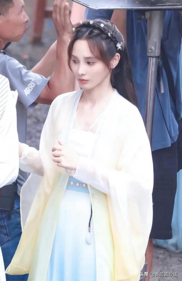 彭小苒新戲《春閨夢裡人》殺青，古裝顏值提升，搭檔95後小生