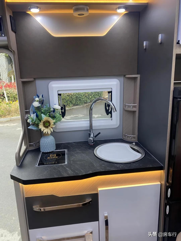 軍工工藝，品質保障，L型卡座+後縱床佈局，美沃大通V90-T型房車