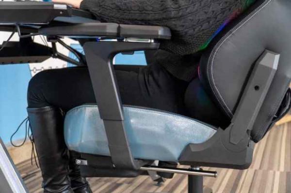 炫酷指數拉滿！這個電競椅竟然帶螢幕—傲風 機械大師Pro電競椅上手體驗