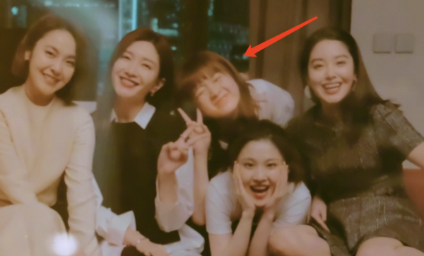 江疏影曬《歡樂頌3》殺青照，拍攝歷時7個月，新五美罕見親密同框