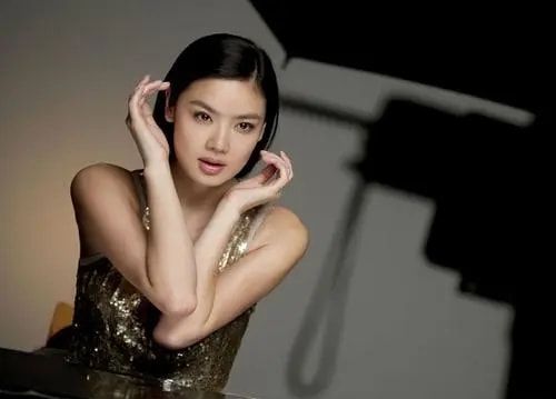 到底是什麼魅力，讓黎明甘心被她敗掉7個億，分手費更是“天價”