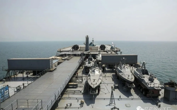 英雄編隊回國!伊朗舉行儀式歡迎完成4.5萬公里航程的75號編隊 英雄編隊回國!伊朗舉行儀式歡迎完成4.5萬公里航程的75號編隊