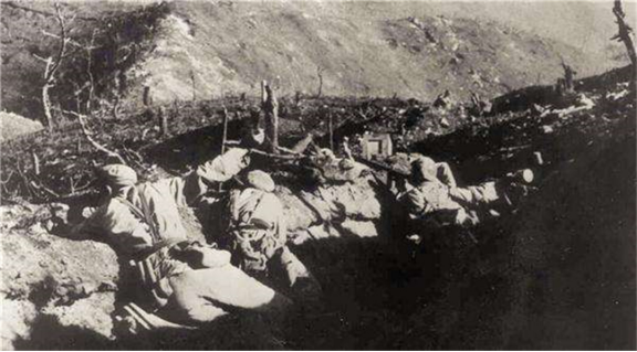 士兵違紀連開14槍，獨守陣地三天兩夜，彭老總親自下令官升三級