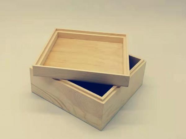 民間故事：男子回家，見妻子拿筷子夾菜有端倪，他撒黃豆逃過一劫