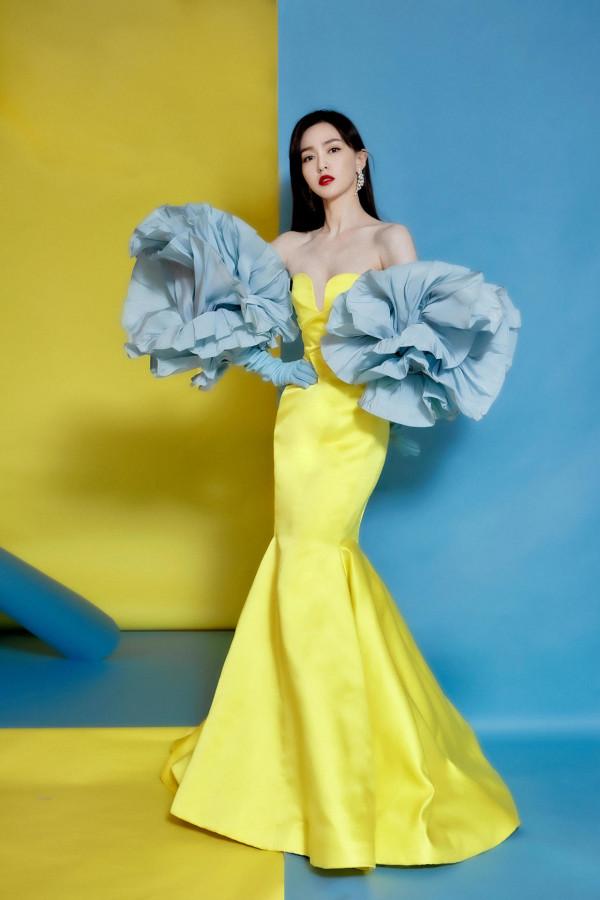 又被唐嫣驚豔了!戴“繡球花”手套穿檸檬黃抹胸裙,網友:絕美 又被唐嫣驚豔了!戴“繡球花”手套穿檸檬黃抹胸裙,網友:絕美